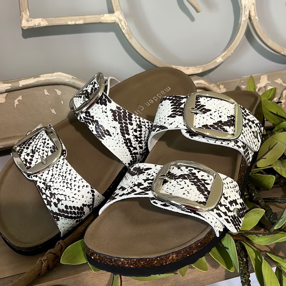 Madden Girl Sandals Snake Skin Look Slides Womens 6 New in Box White Brown